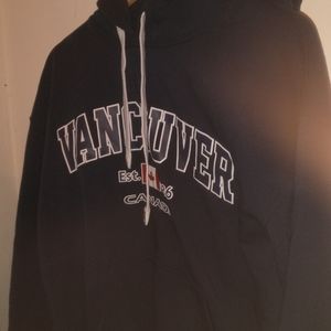 Teepee Vancouver Canada sweatshirt made by teepee. black.SZ:Large.Good Christmas